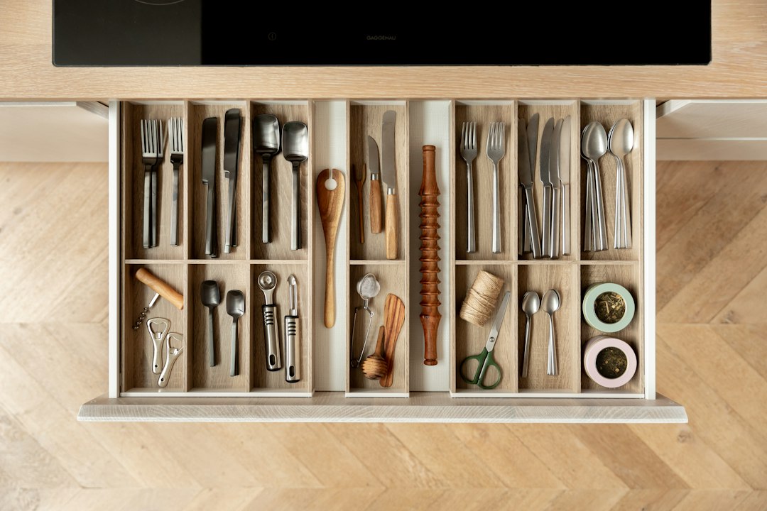 Drawer Dividers vs Small Bins: Which Organizer Works Better?